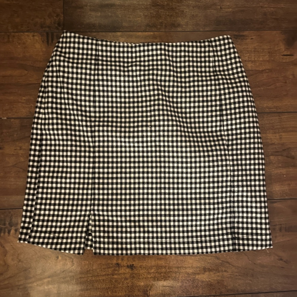 Trendy Checkered Skirt, Size 4
